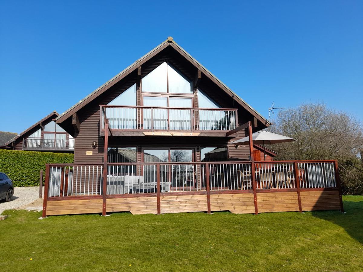 3 Bed Lodge With Ev Point Труро Экстерьер фото