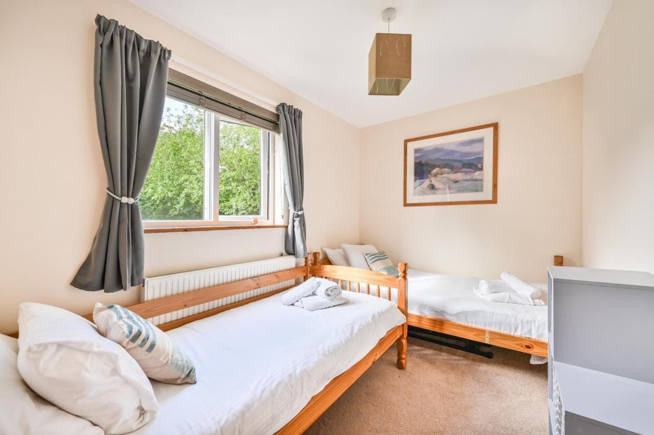 3 Bed Lodge With Ev Point Труро Экстерьер фото