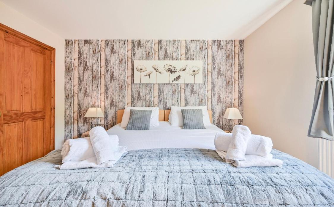 3 Bed Lodge With Ev Point Труро Экстерьер фото