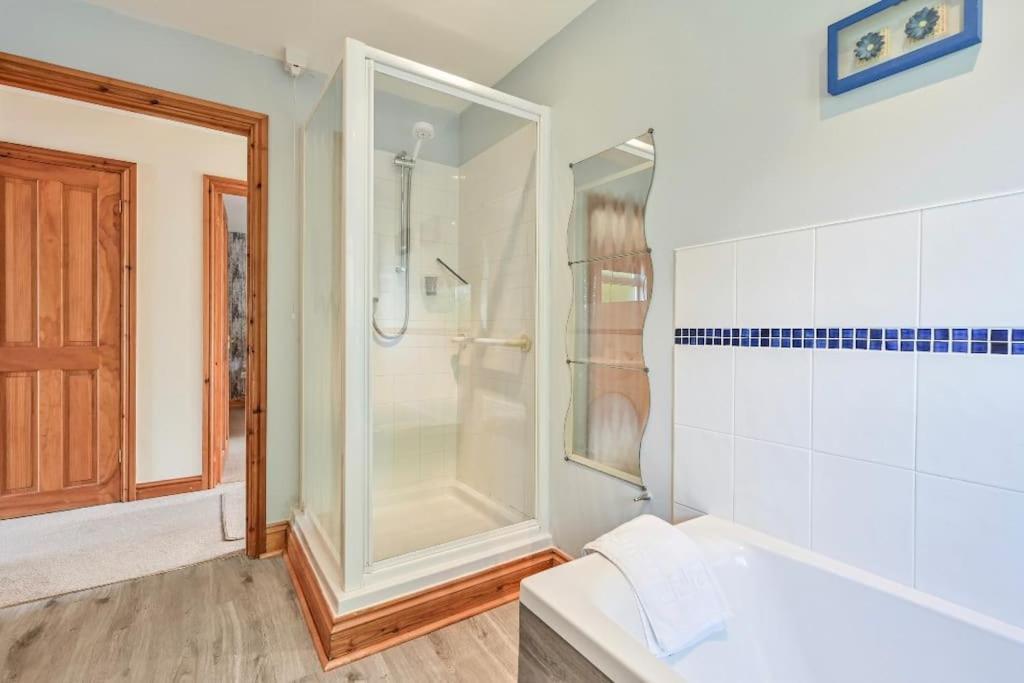 3 Bed Lodge With Ev Point Труро Экстерьер фото